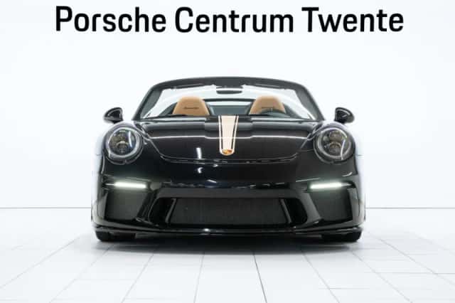 Porsche 911 (2020) thumbnail 2
