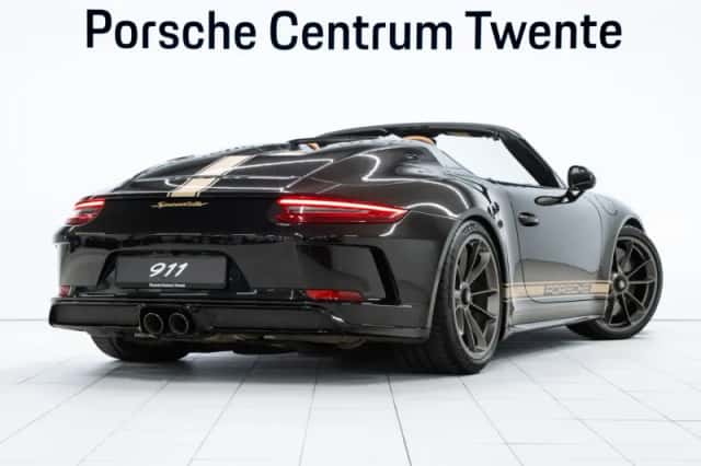Porsche 911 (2020) thumbnail 3