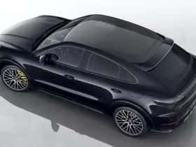 Porsche Cayenne (2022) thumbnail 4