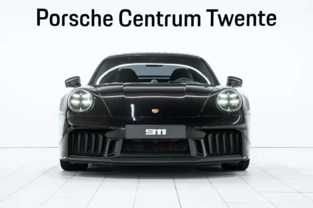 Porsche 911 (2025) thumbnail 2
