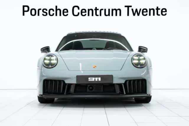Porsche 911 (2025) thumbnail 2