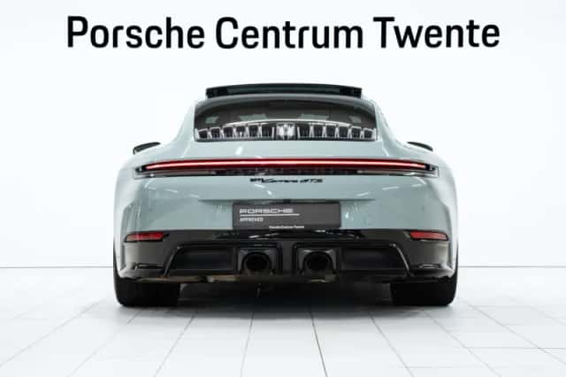 Porsche 911 (2025) thumbnail 4
