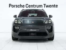 Porsche Macan (2024) thumbnail 2