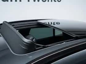 Porsche Macan (2024) thumbnail 16