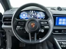 Porsche Macan (2024) thumbnail 22