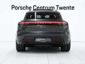 Porsche Macan (2024) thumbnail 4