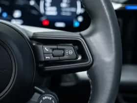 Porsche Macan (2024) thumbnail 38