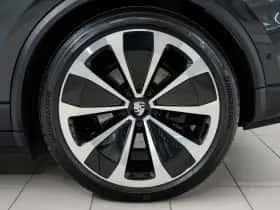Porsche Macan (2024) thumbnail 9