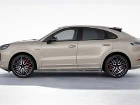 Porsche Cayenne (2024) thumbnail 2