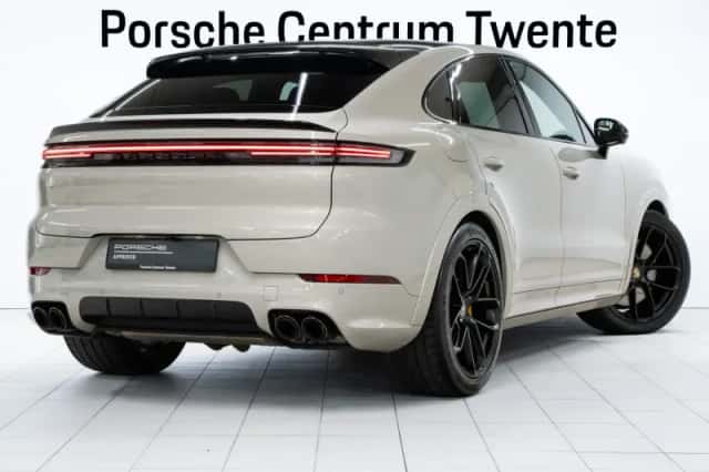 Porsche Cayenne (2024) thumbnail 3