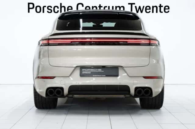 Porsche Cayenne (2024) thumbnail 4