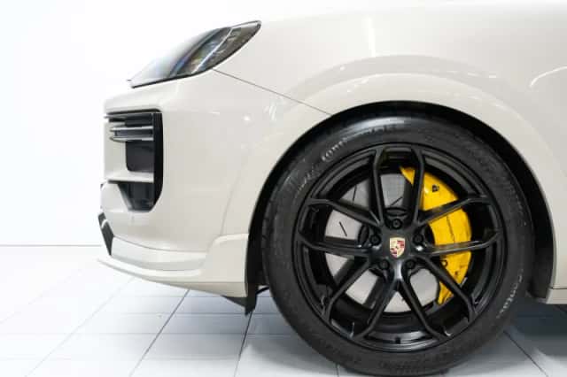 Porsche Cayenne (2024) thumbnail 6