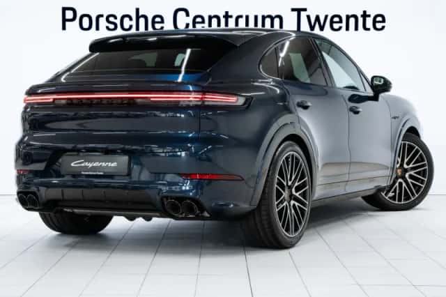 Porsche Cayenne (2026) thumbnail 3