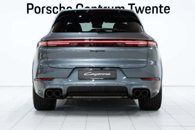 Porsche Cayenne (2026) thumbnail 4