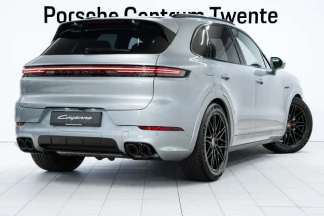 Porsche Cayenne (2026) thumbnail 3