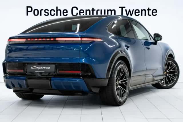 Porsche Cayenne (2026) thumbnail 3