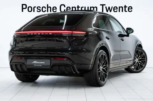 Porsche Macan (2026) thumbnail 3