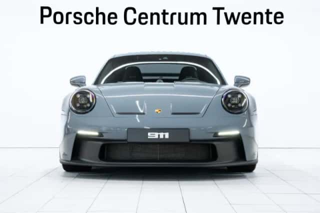 Porsche 911 (2023) thumbnail 2