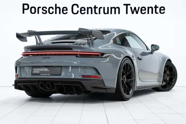 Porsche 911 (2023) thumbnail 3