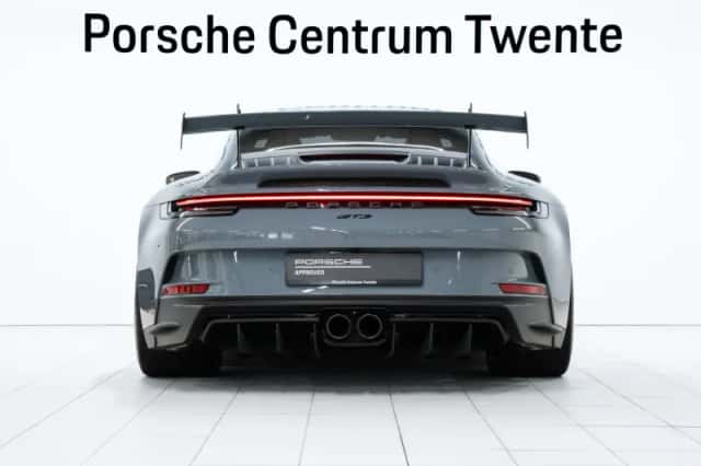 Porsche 911 (2023) thumbnail 4