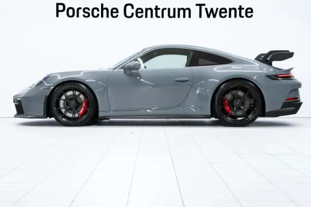 Porsche 911 (2023) thumbnail 5