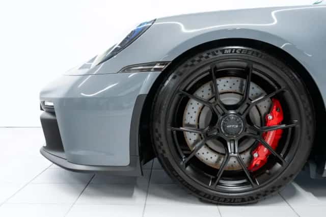 Porsche 911 (2023) thumbnail 6