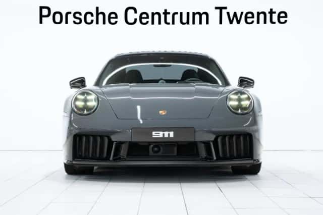 Porsche 911 (2025) thumbnail 2