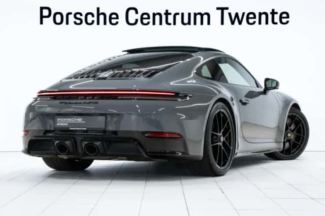 Porsche 911 (2025) thumbnail 3