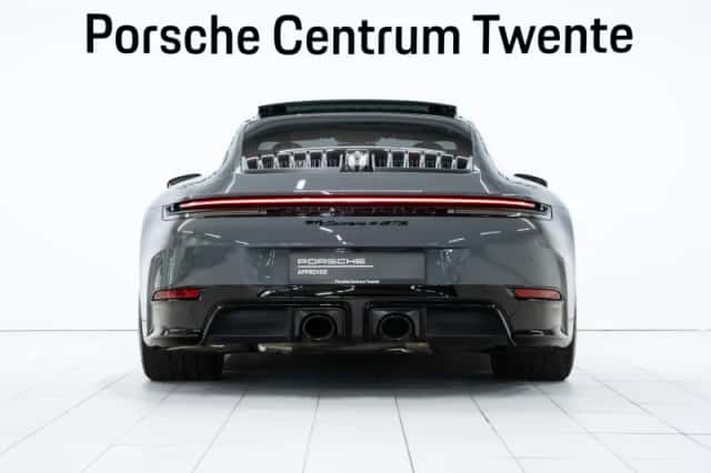 Porsche 911 (2025) thumbnail 4