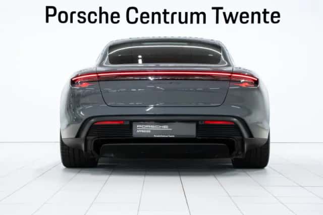 Porsche Taycan (2025) thumbnail 4