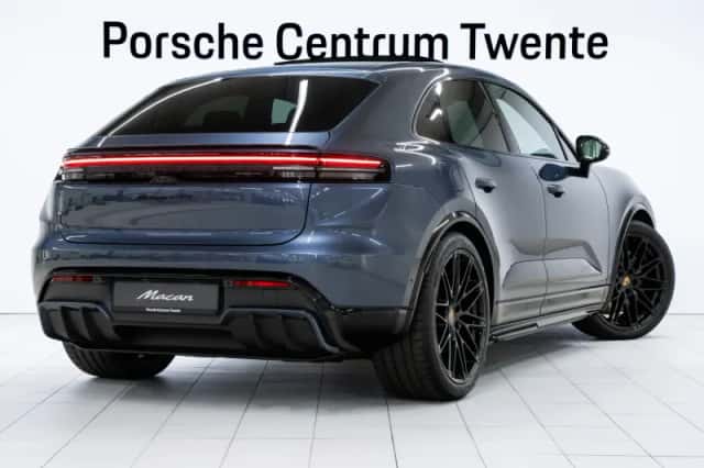 Porsche Macan (2026) thumbnail 3