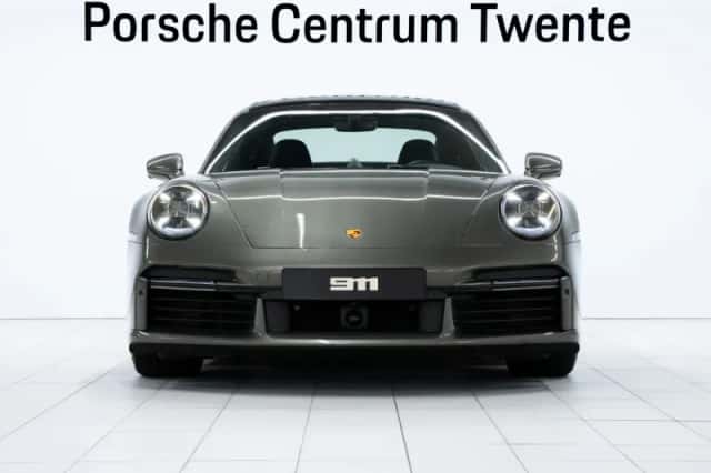 Porsche 911 (2023) thumbnail 2