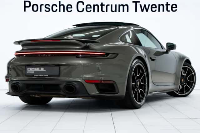 Porsche 911 (2023) thumbnail 3