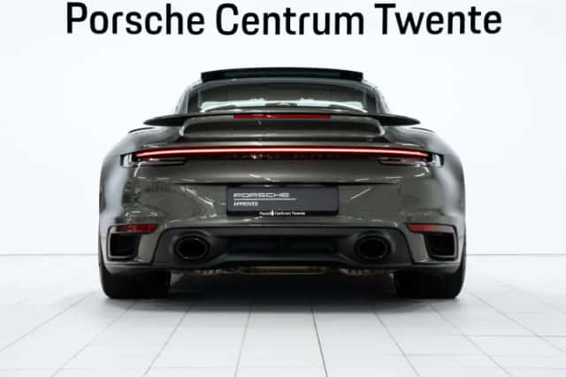 Porsche 911 (2023) thumbnail 4