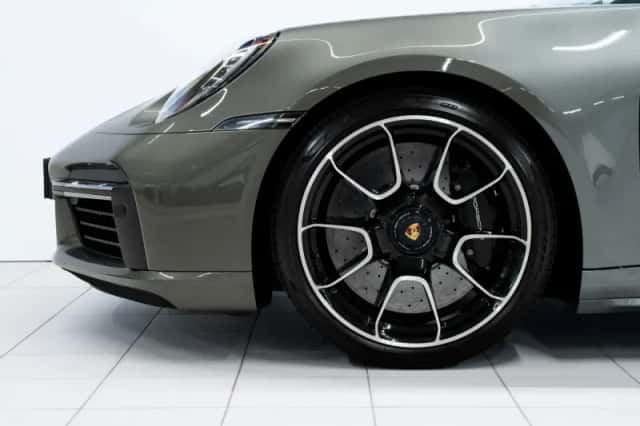 Porsche 911 (2023) thumbnail 6