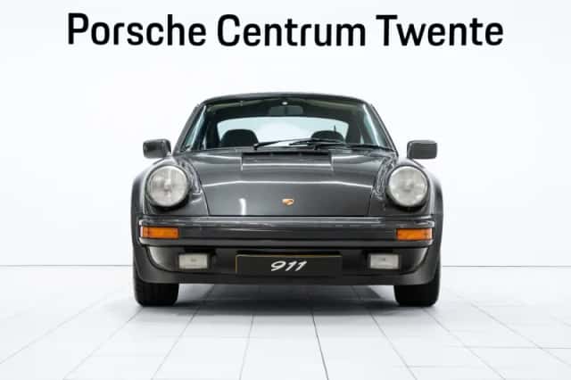 Porsche 911 (1982) thumbnail 2