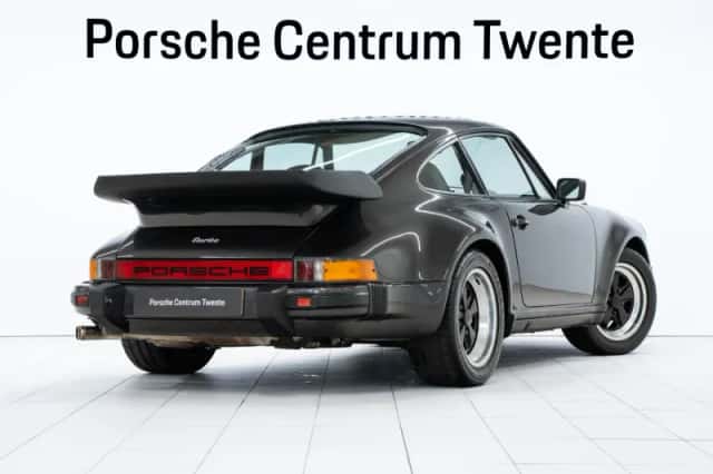 Porsche 911 (1982) thumbnail 3