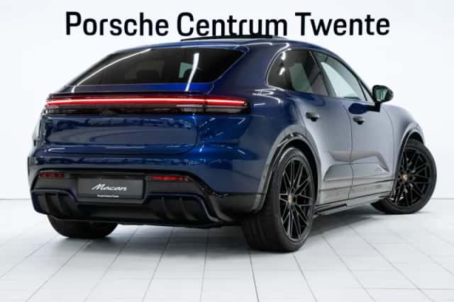 Porsche Macan (2026) thumbnail 3