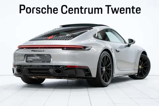 Porsche 911 (2020) thumbnail 3