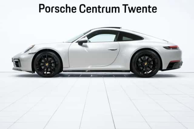 Porsche 911 (2020) thumbnail 5