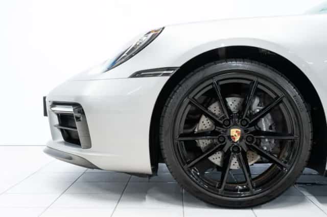 Porsche 911 (2020) thumbnail 6