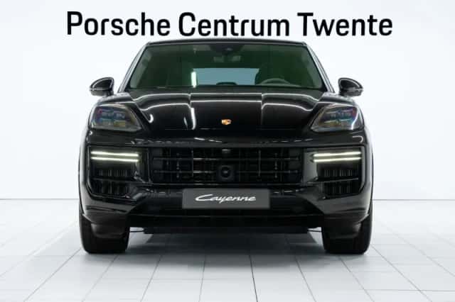 Porsche Cayenne (2024) thumbnail 2