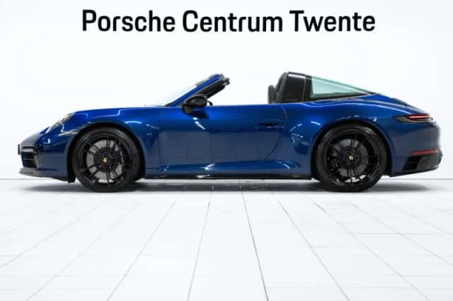 Porsche 911 (2023) thumbnail 5