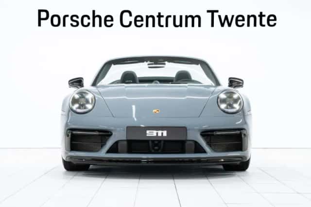 Porsche 911 (2024) thumbnail 2