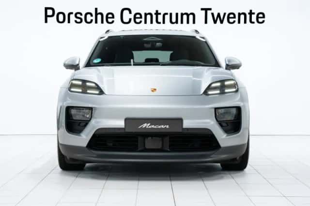 Porsche Macan (2025) thumbnail 2