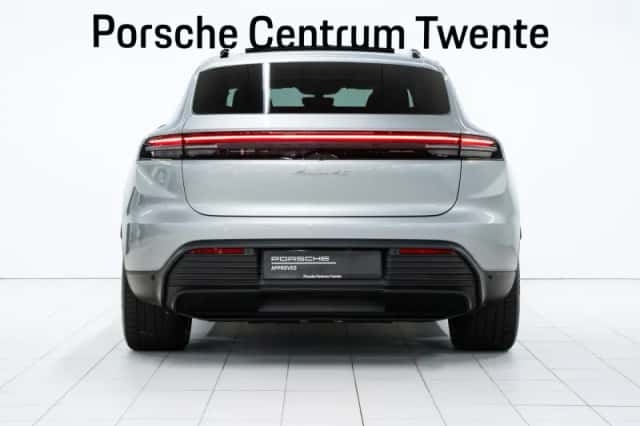 Porsche Macan (2025) thumbnail 4