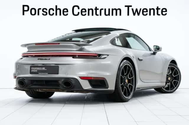 Porsche 911 (2020) thumbnail 3