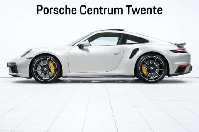 Porsche 911 (2020) thumbnail 5