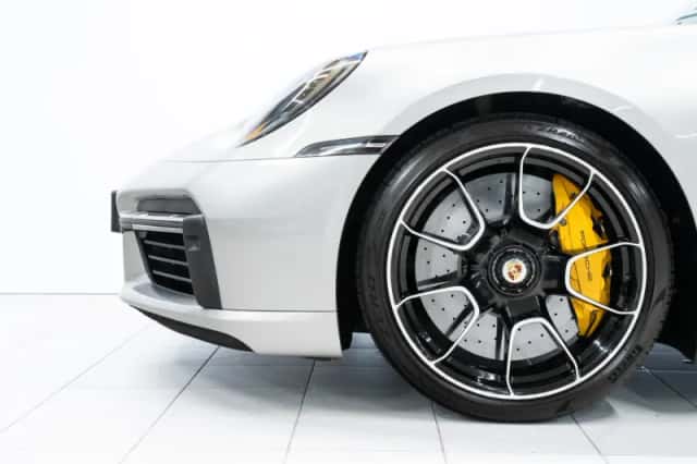 Porsche 911 (2020) thumbnail 6