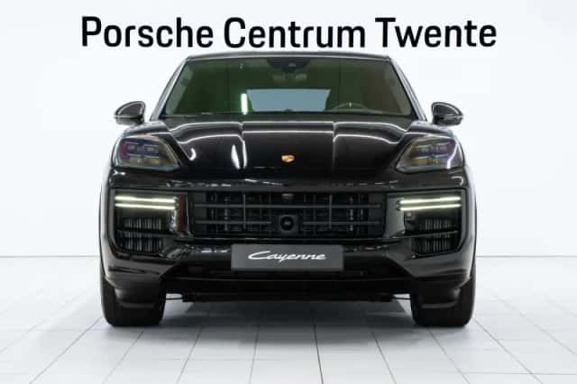 Porsche Cayenne (2025) thumbnail 2